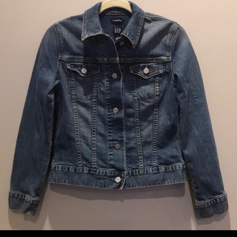 Closet clear out price 1 day only! GAP Stretch Denim Jacket
